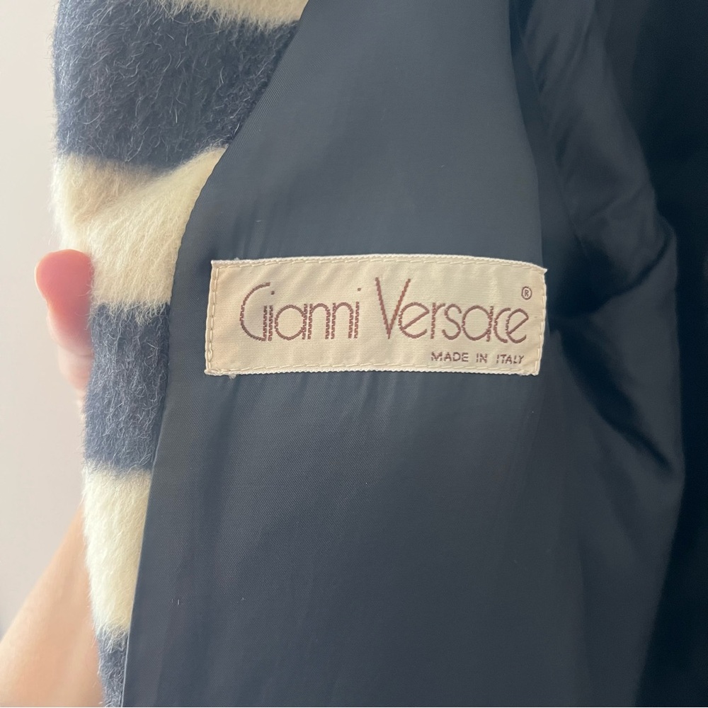 VINTAGE VERSACE Alpaca/Wool - Picture 8 of 11